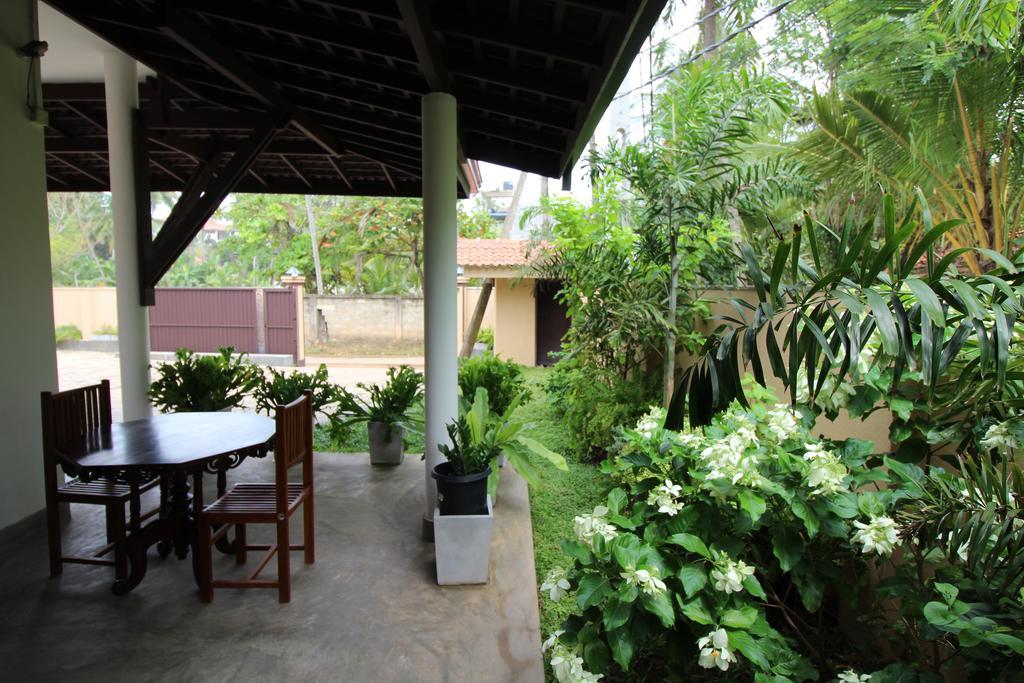 Santori Unawatuna Exterior photo